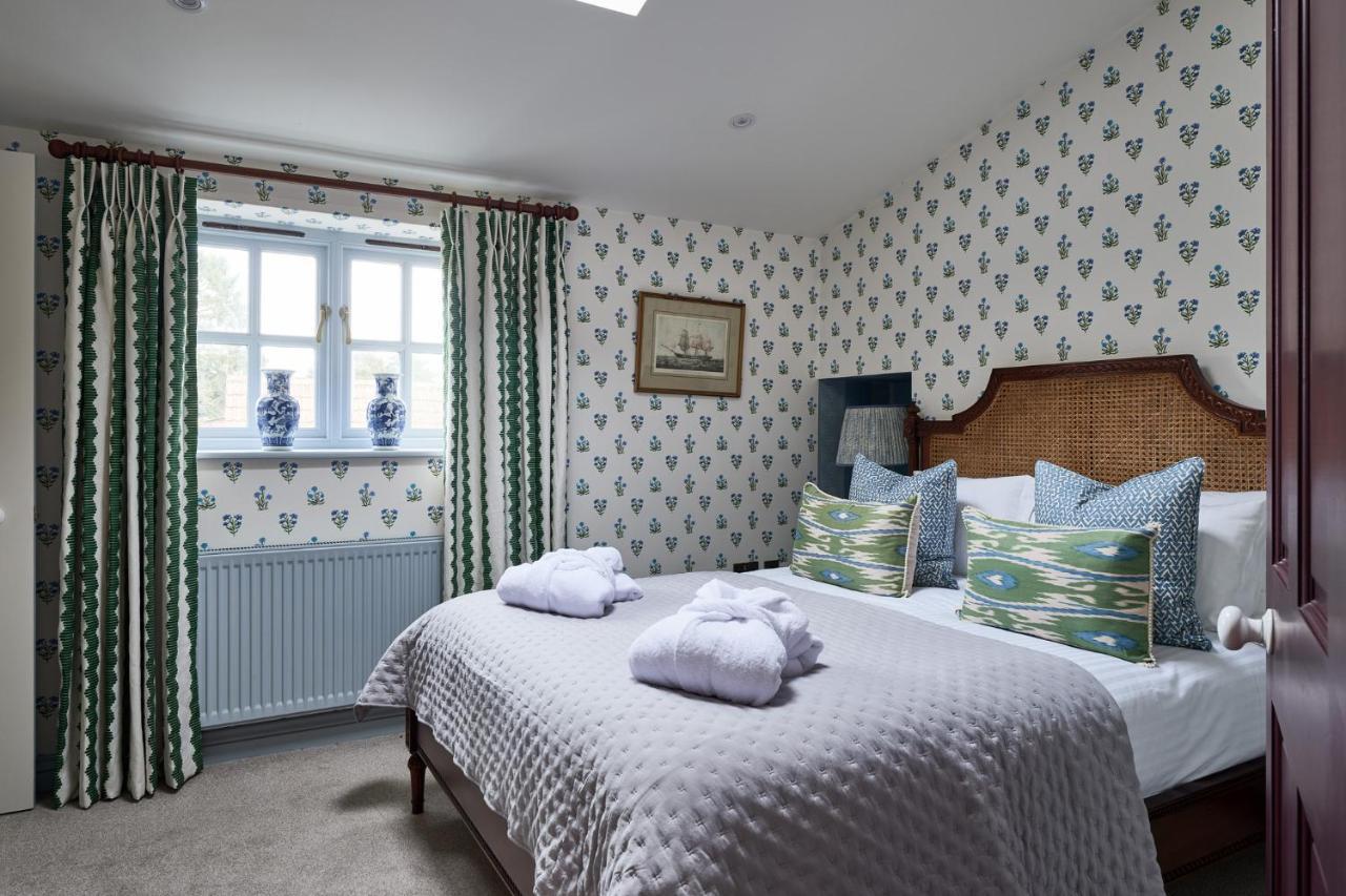 Townhouse Suites- Abbey Row Malmesbury Extérieur photo